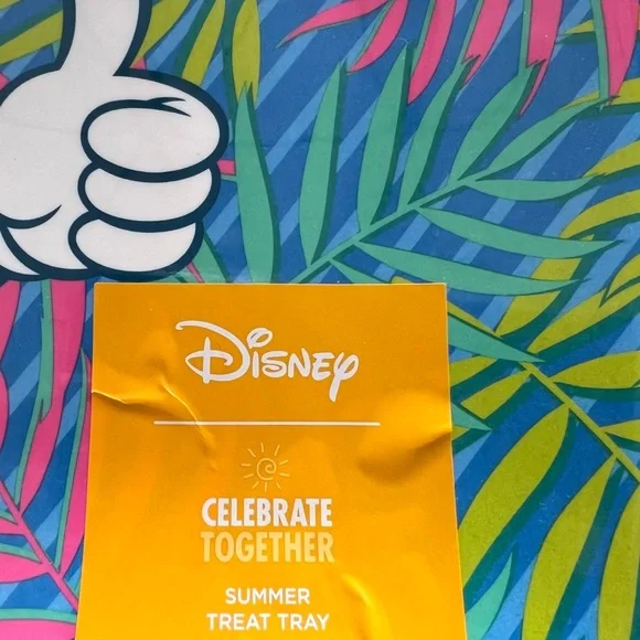 NWT adorable set of 2 ©Disney Mickey and Minnie Mouse summer treat trays. - Picture 6 of 7